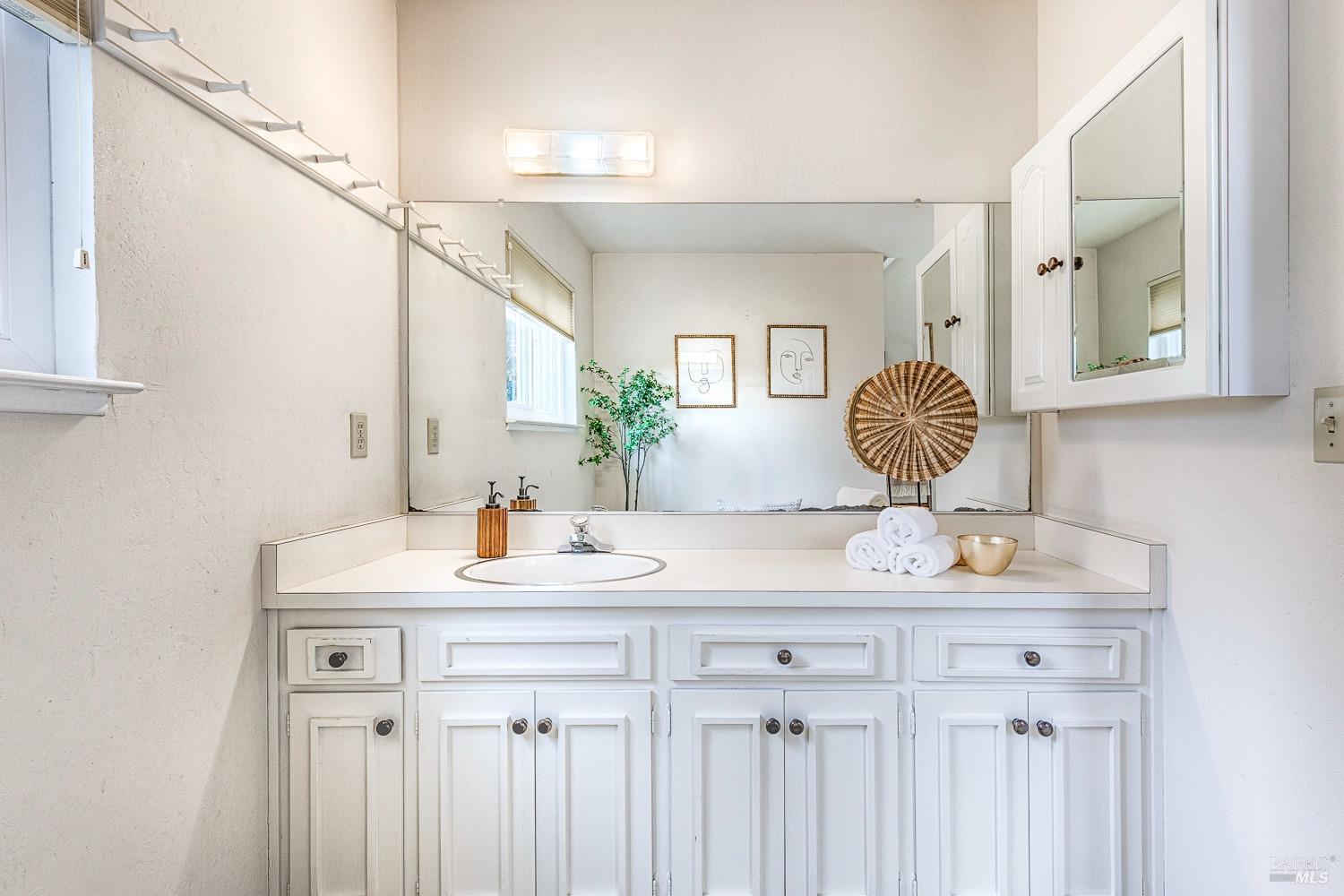 1050 Los Olivos Rd