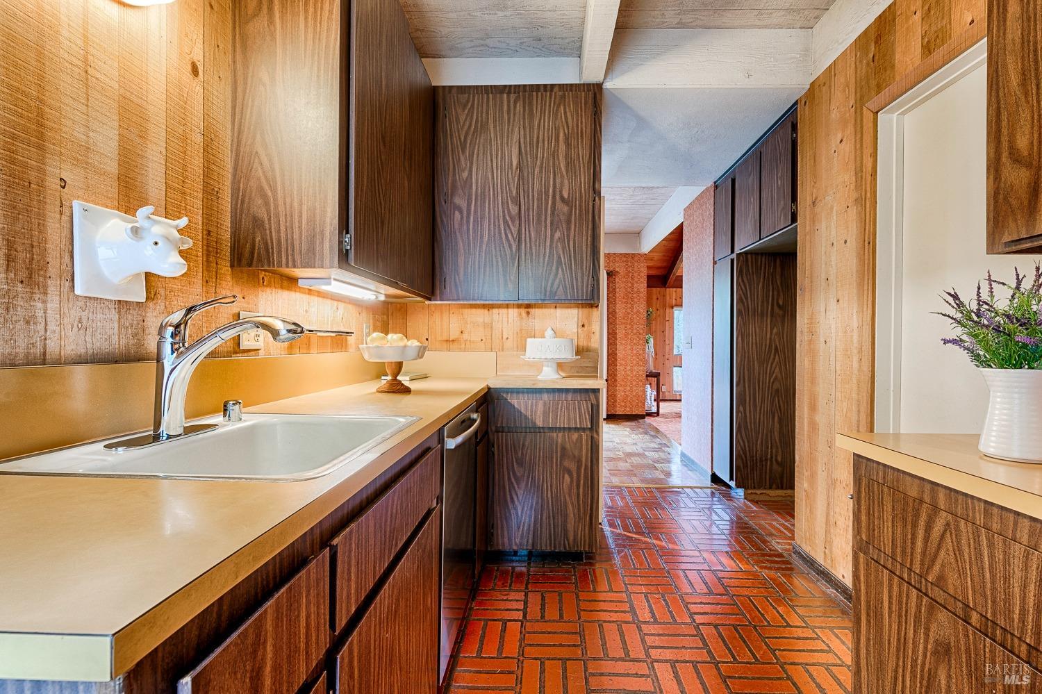 1050 Los Olivos Rd