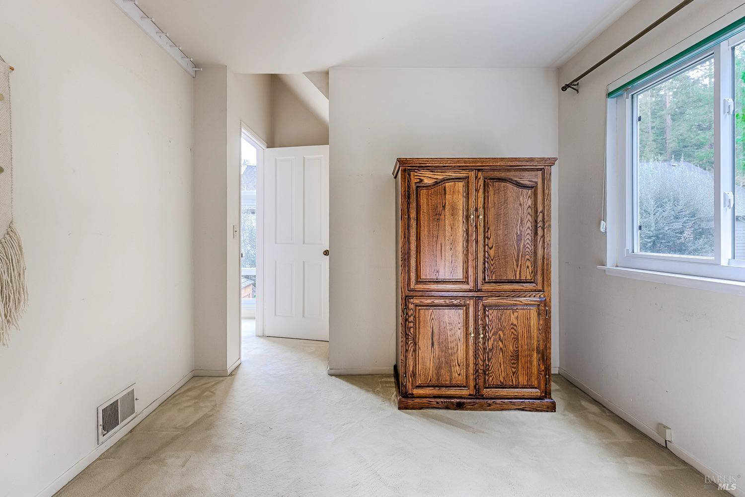 1050 Los Olivos Rd
