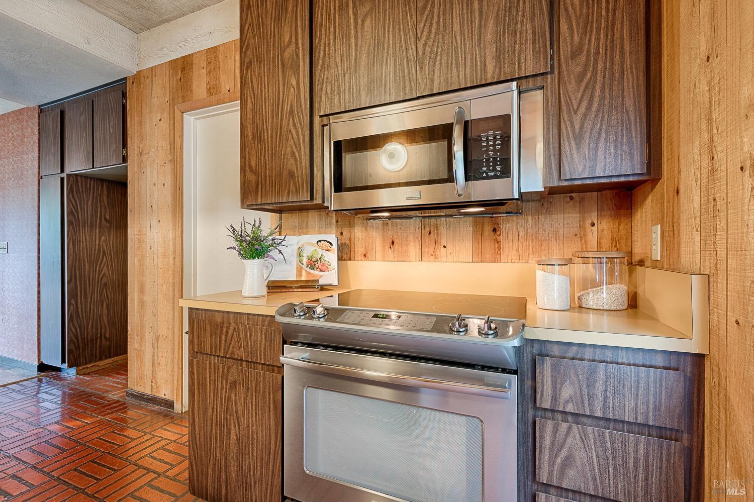 1050 Los Olivos Rd