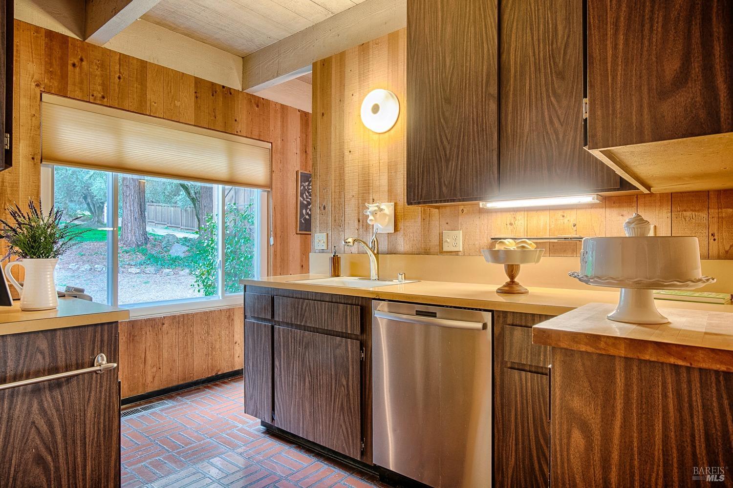 1050 Los Olivos Rd