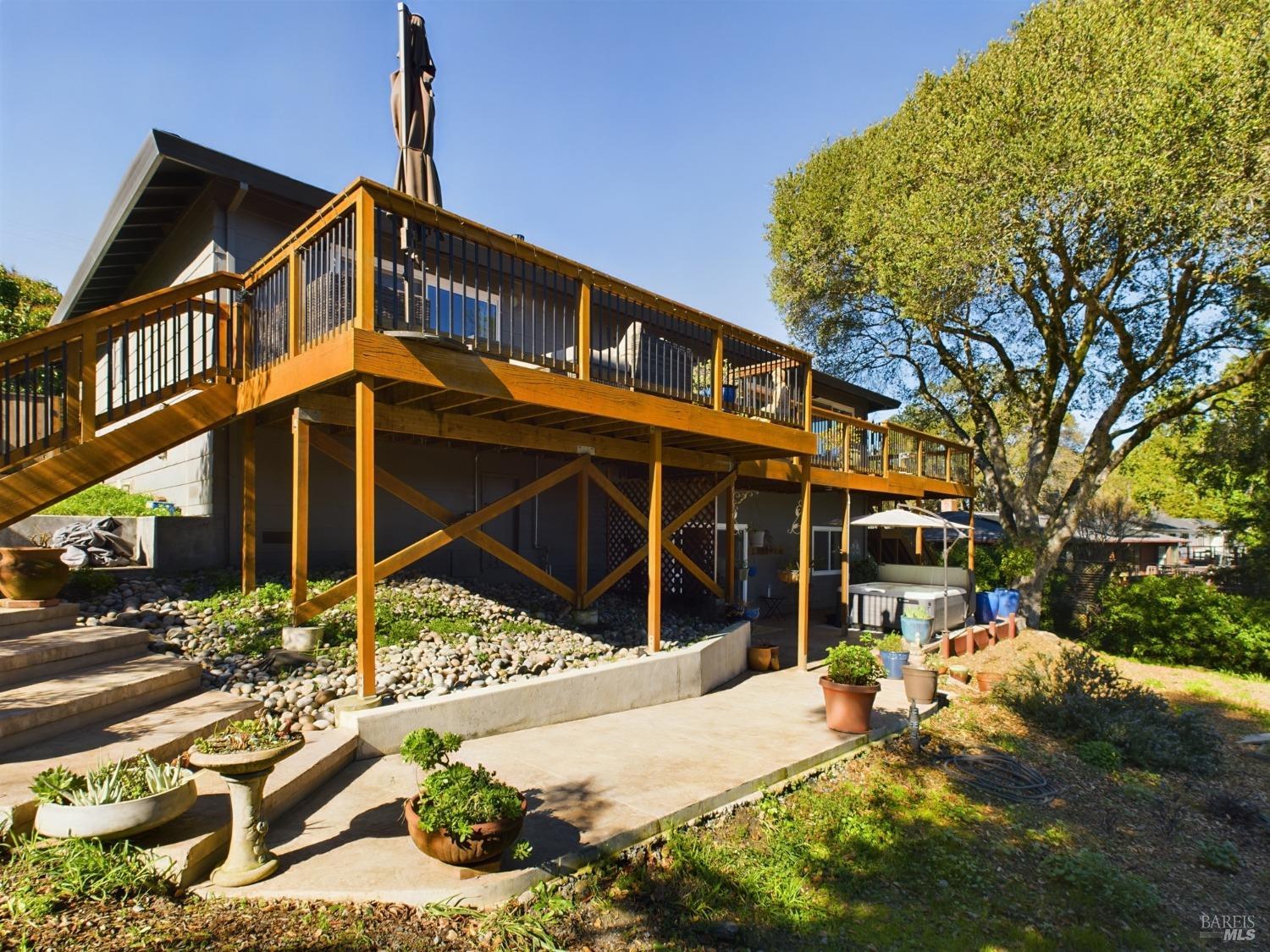 708 Paula Ln