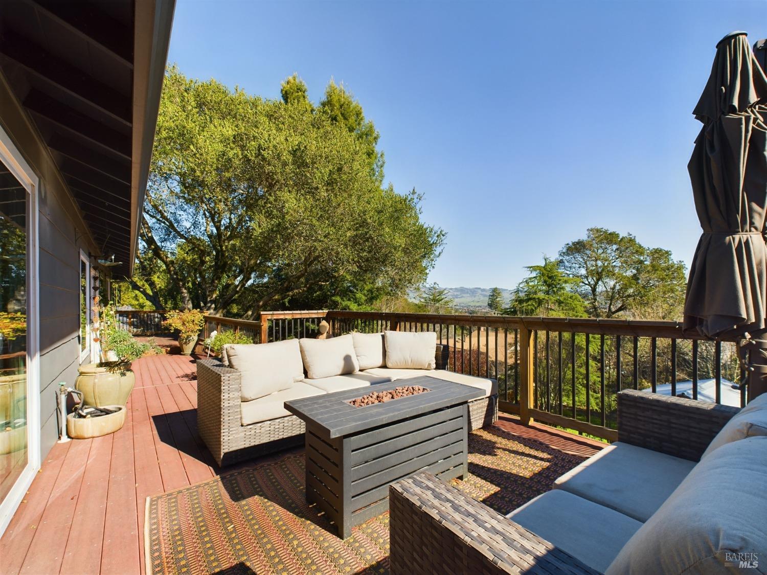 708 Paula Ln