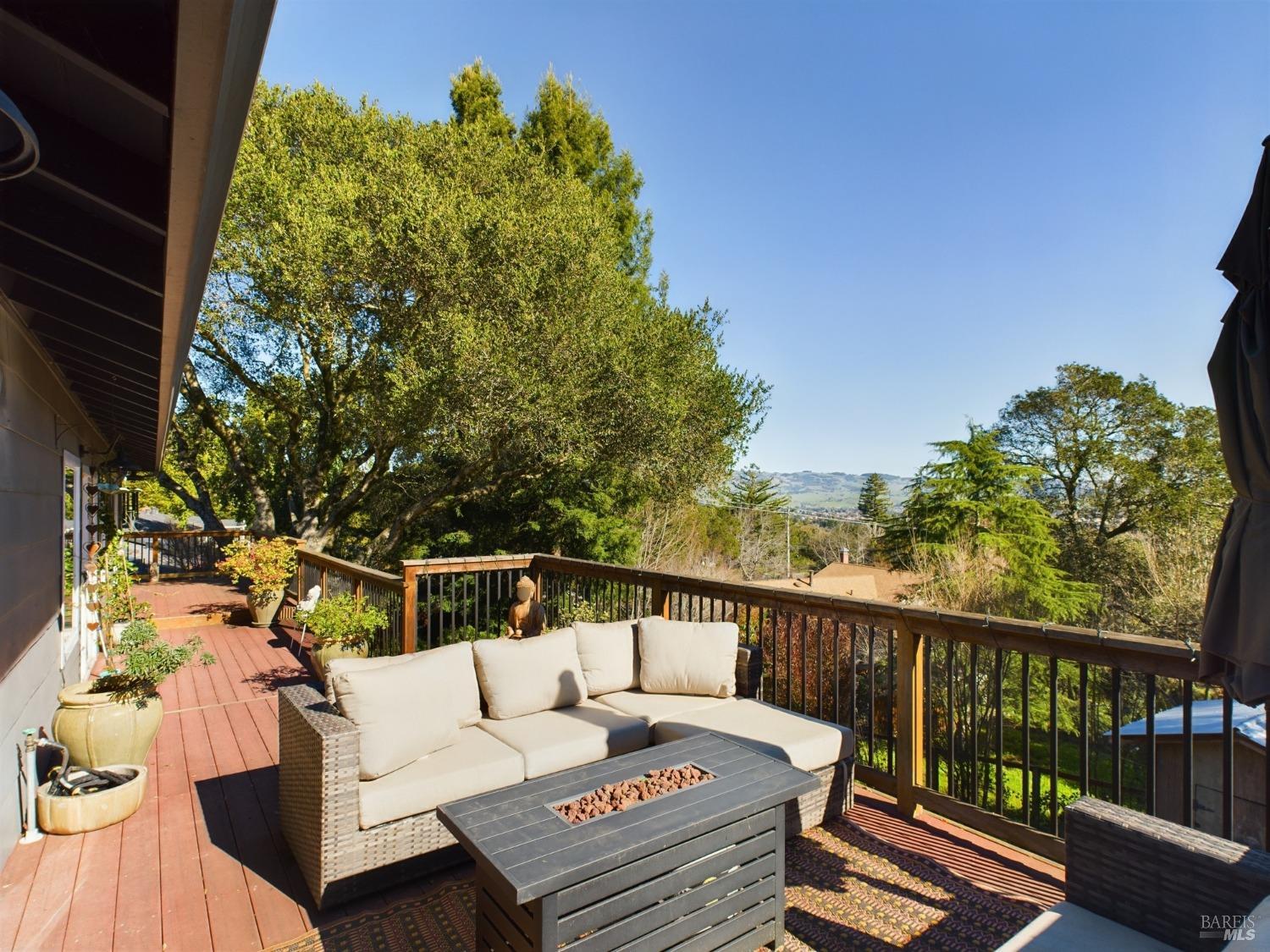 708 Paula Ln