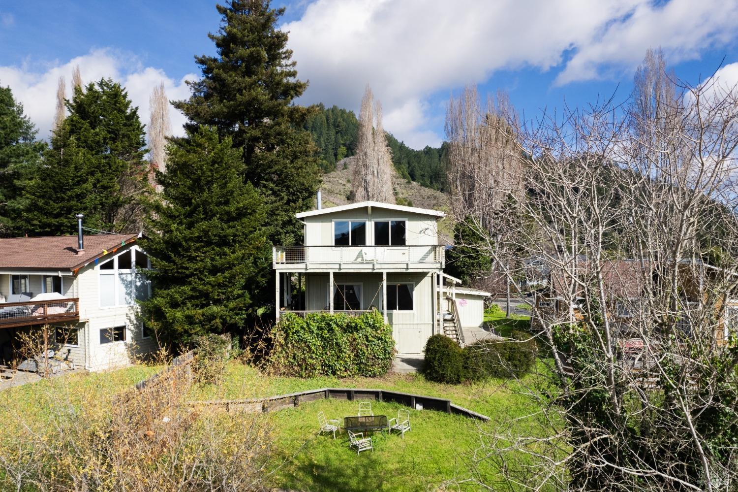 22939 Conifer Dr