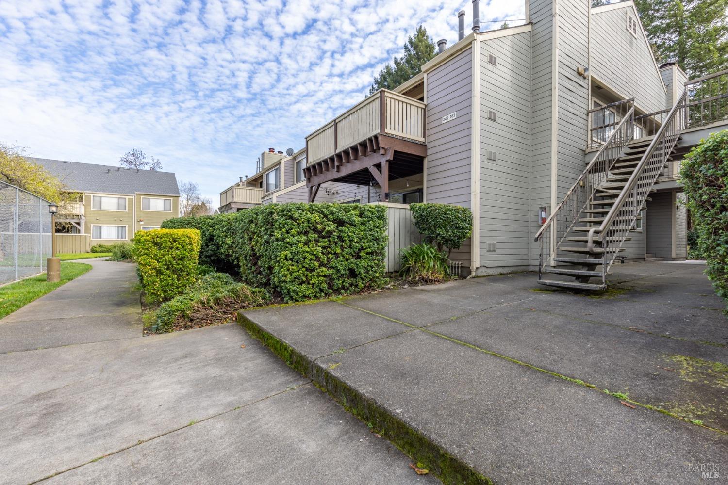 251 Enterprise Dr