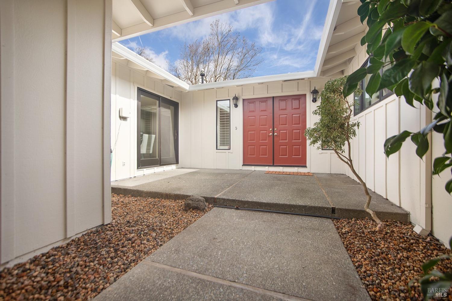 359 Twin Lakes Dr