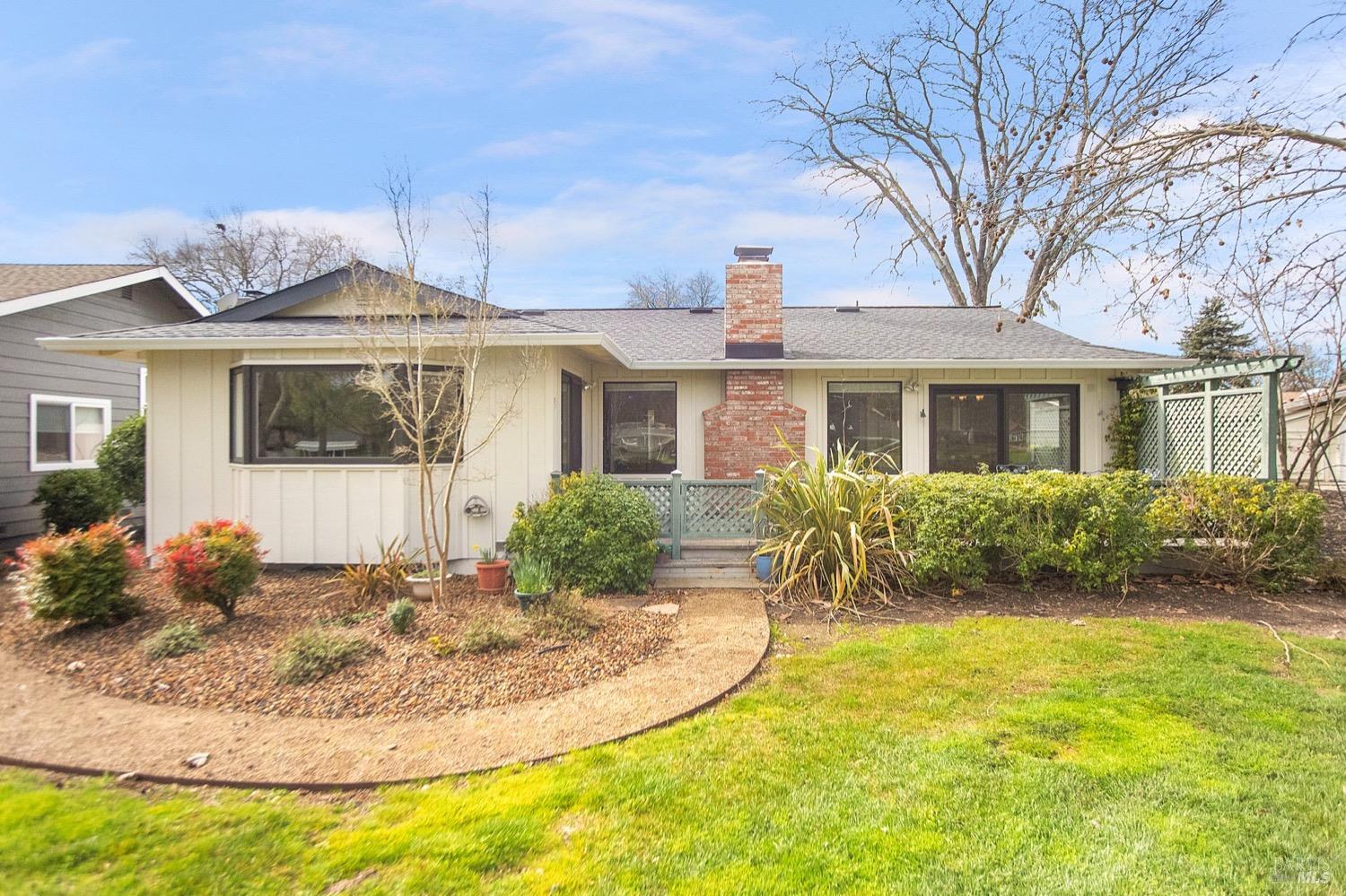 359 Twin Lakes Dr