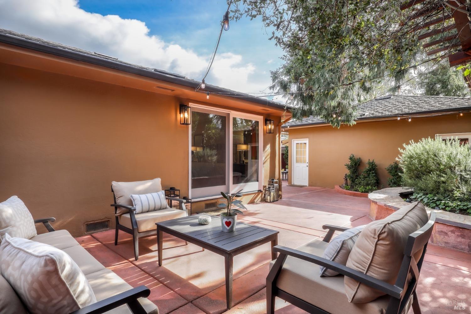 2413 Hidden Valley Dr
