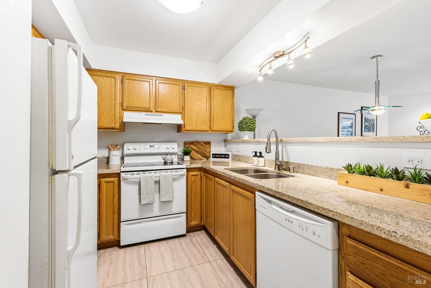 605 Laurel Grove Cir