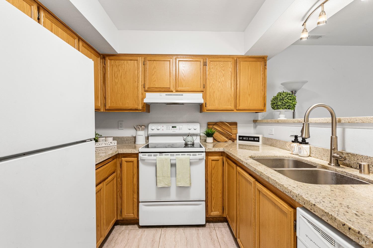 605 Laurel Grove Cir