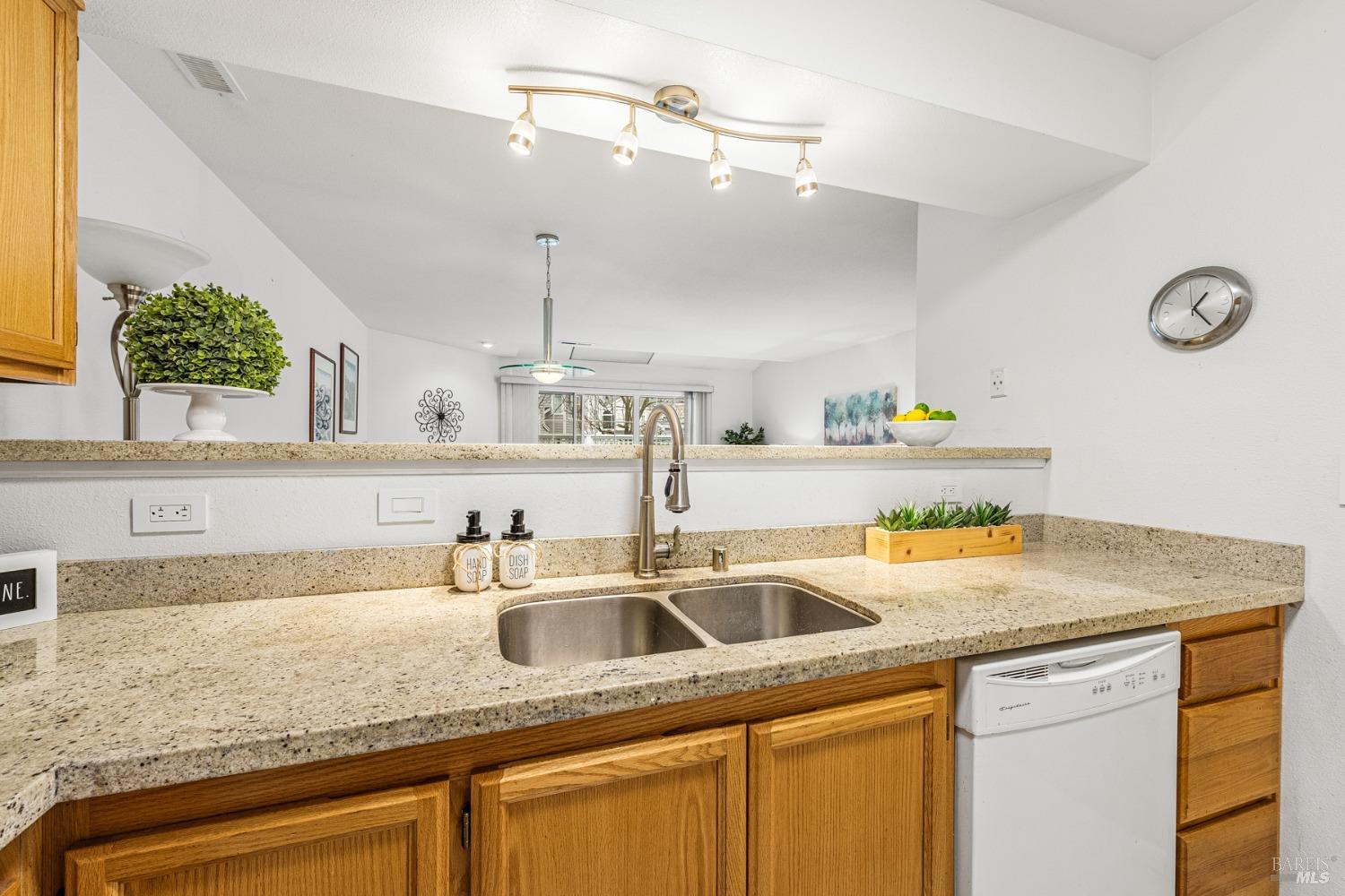 605 Laurel Grove Cir