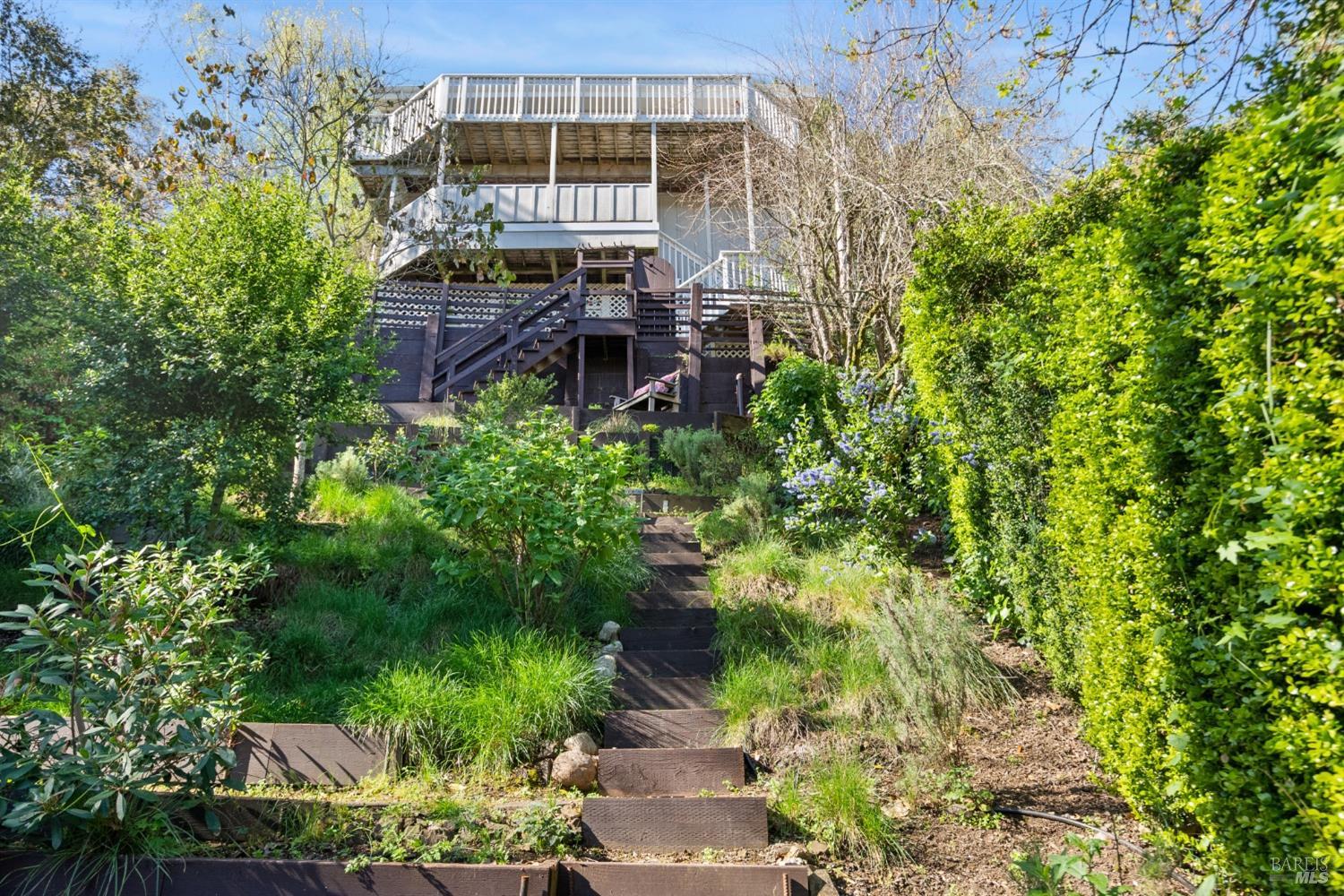 53 Hillside Ave