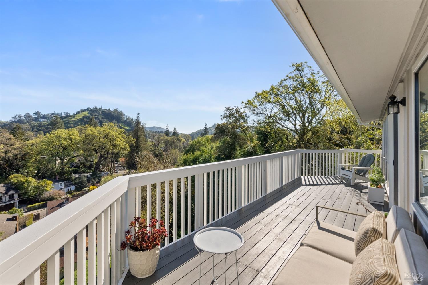 53 Hillside Ave