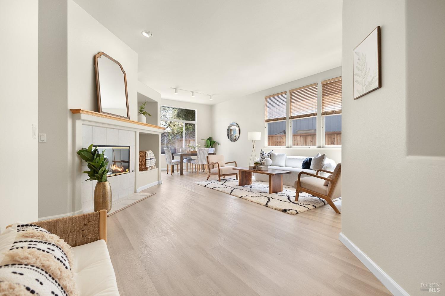 5518 Rainbow Cir