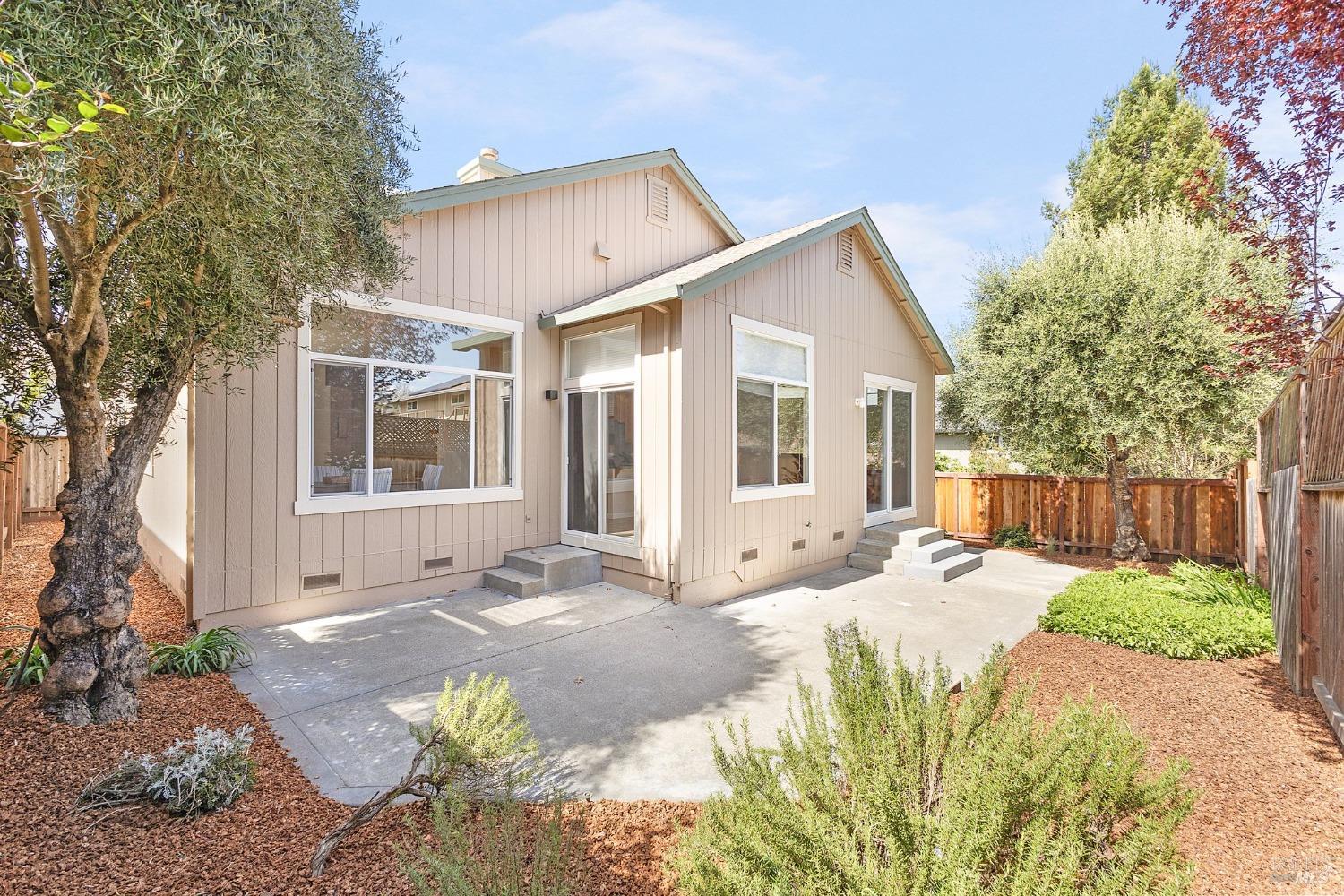 5518 Rainbow Cir