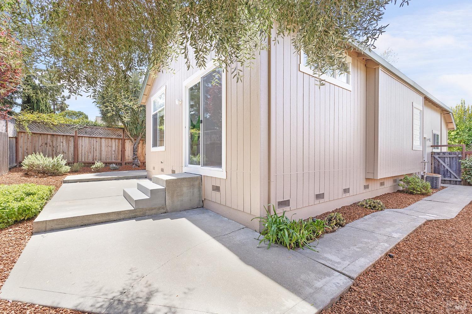 5518 Rainbow Cir