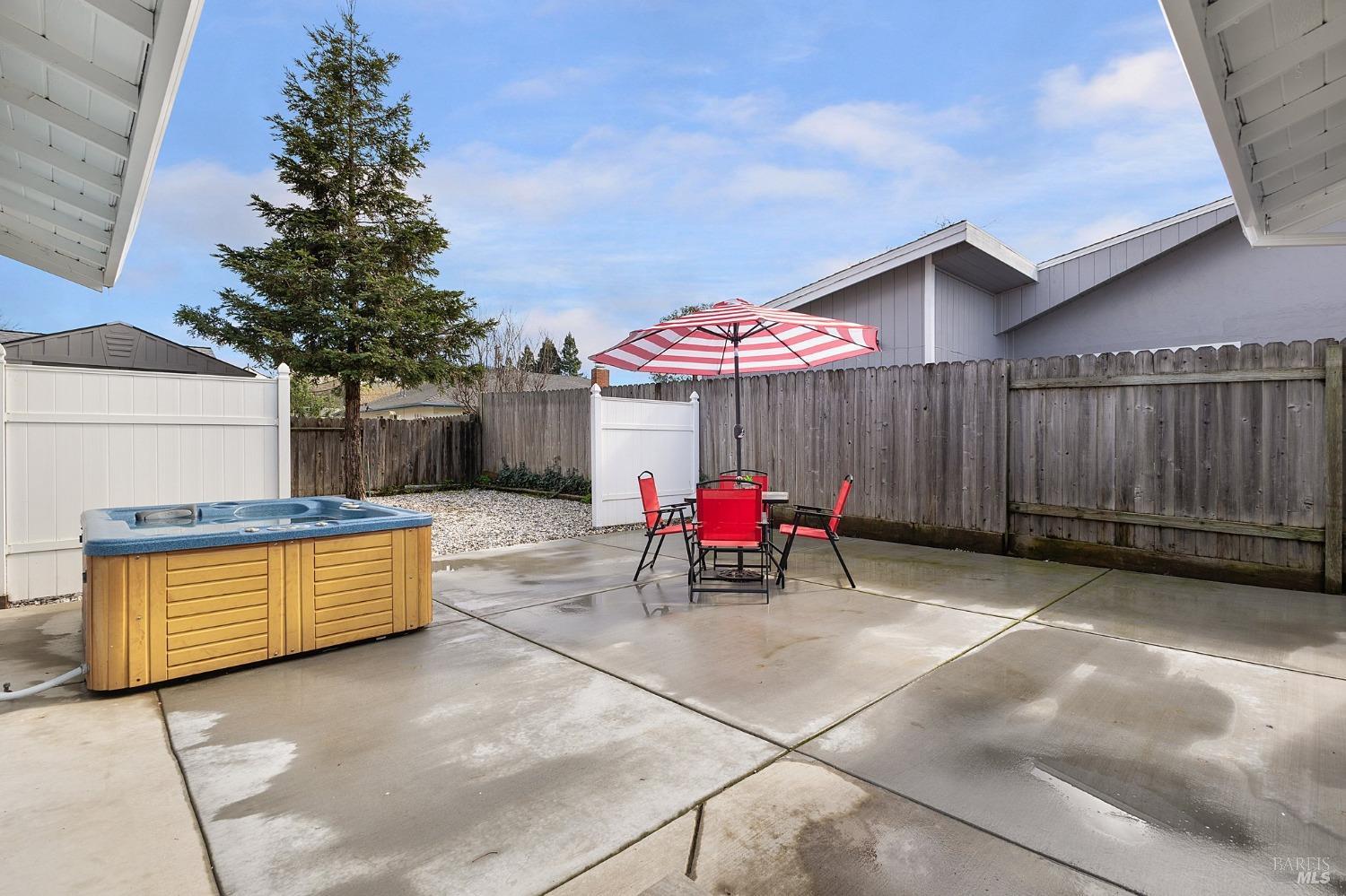 2420 Tamarisk Dr
