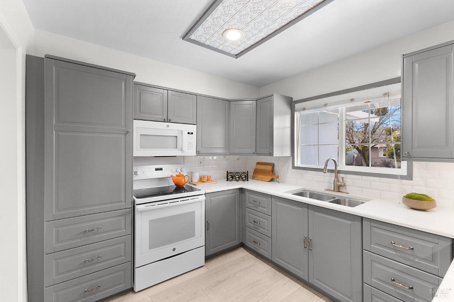 2420 Tamarisk Dr