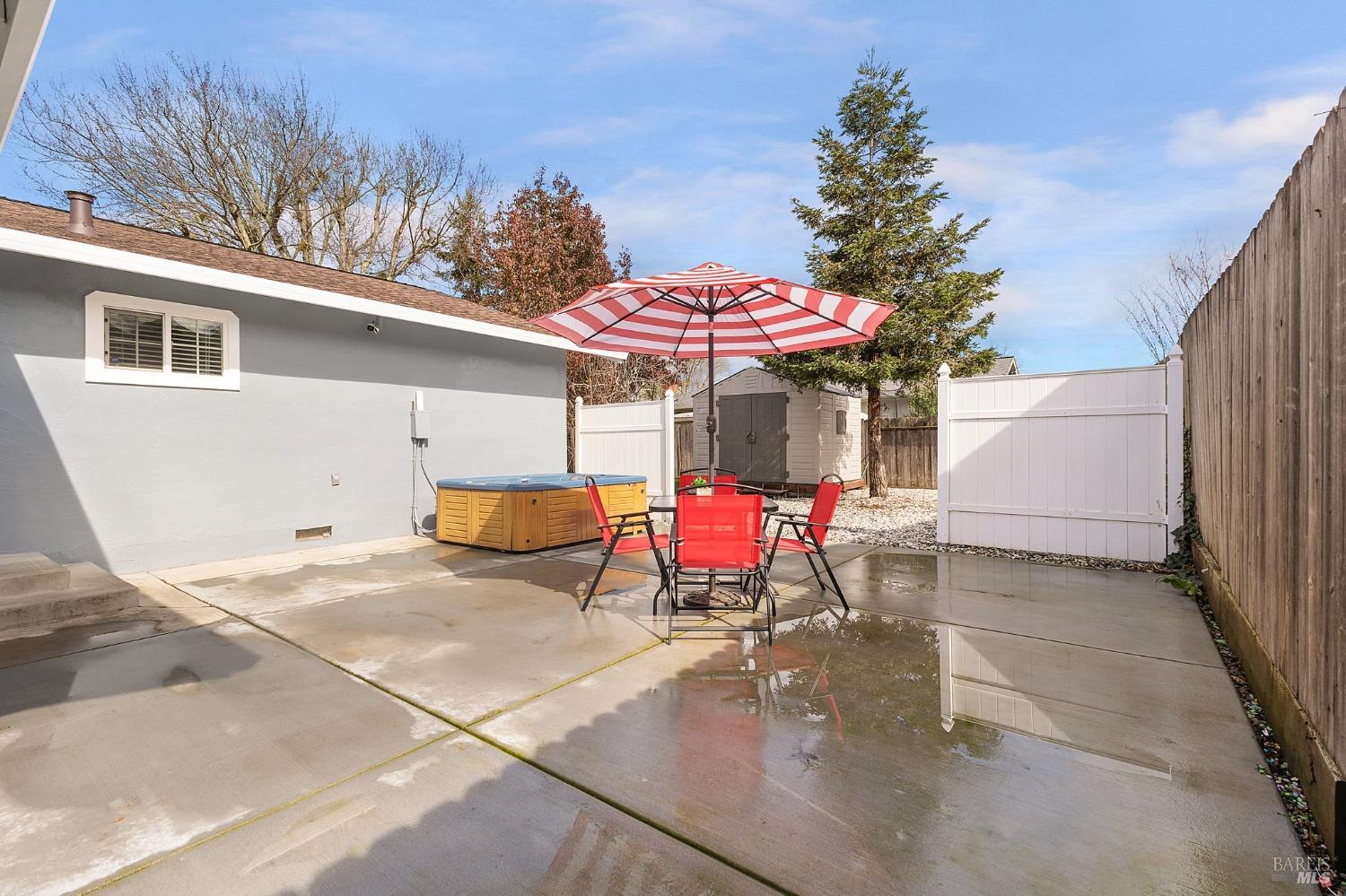 2420 Tamarisk Dr