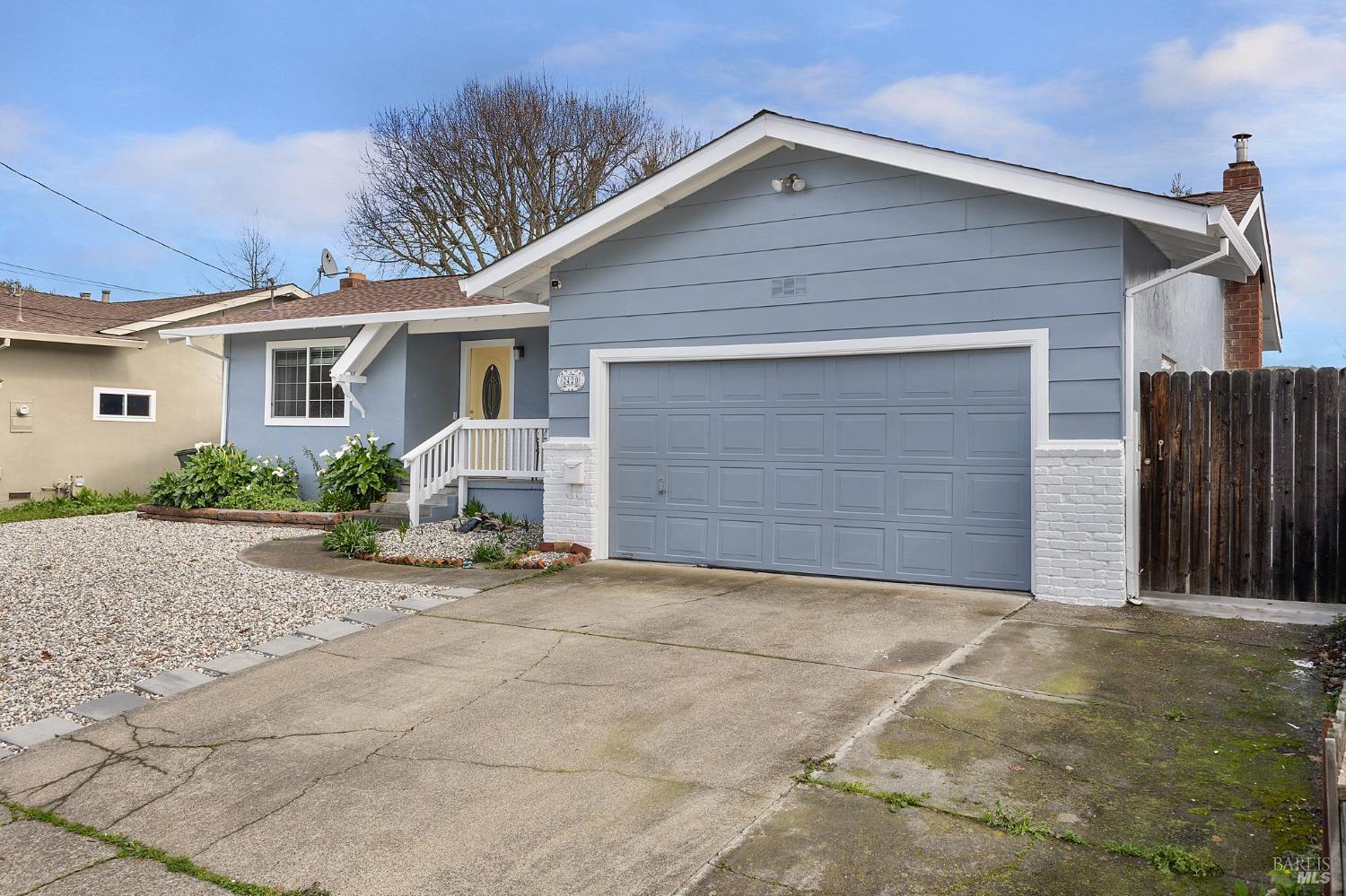 2420 Tamarisk Dr