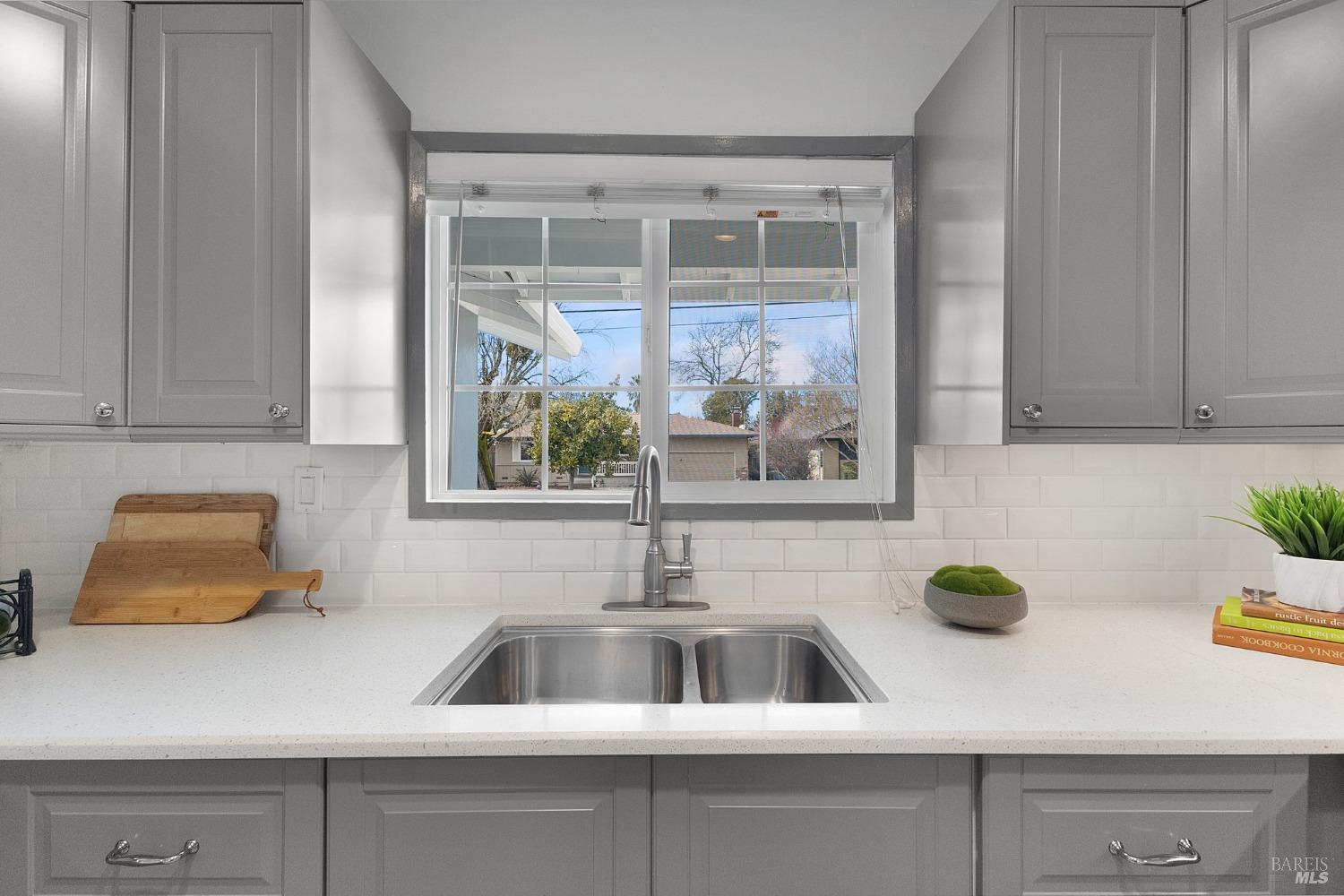 2420 Tamarisk Dr