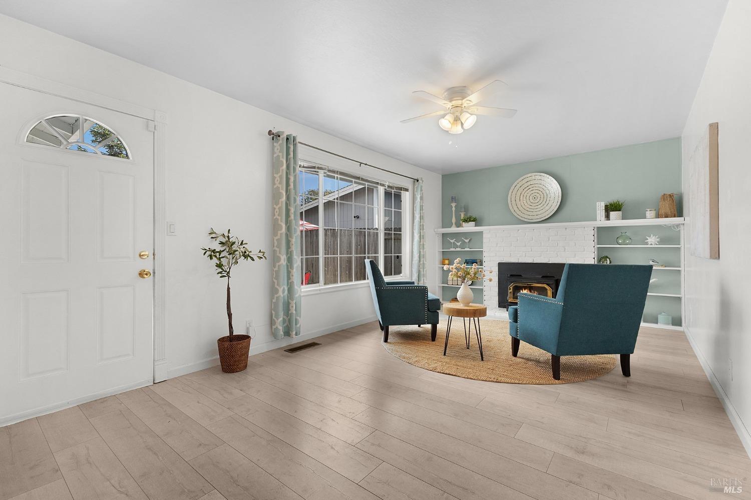 2420 Tamarisk Dr