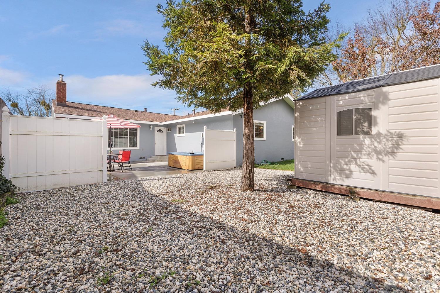 2420 Tamarisk Dr