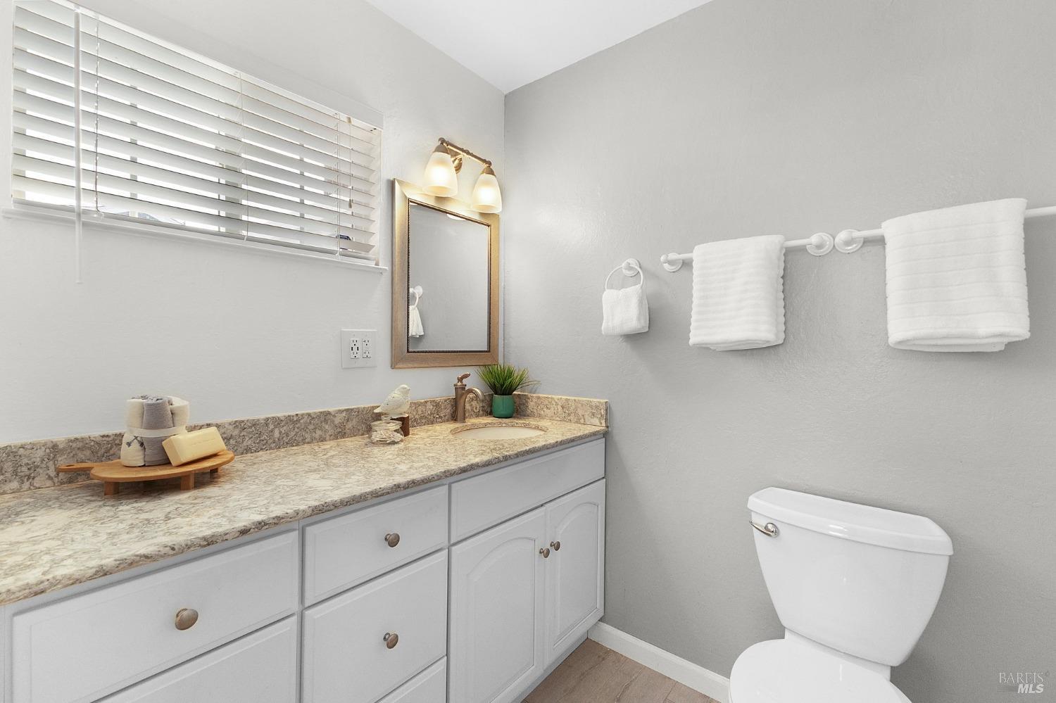 2420 Tamarisk Dr