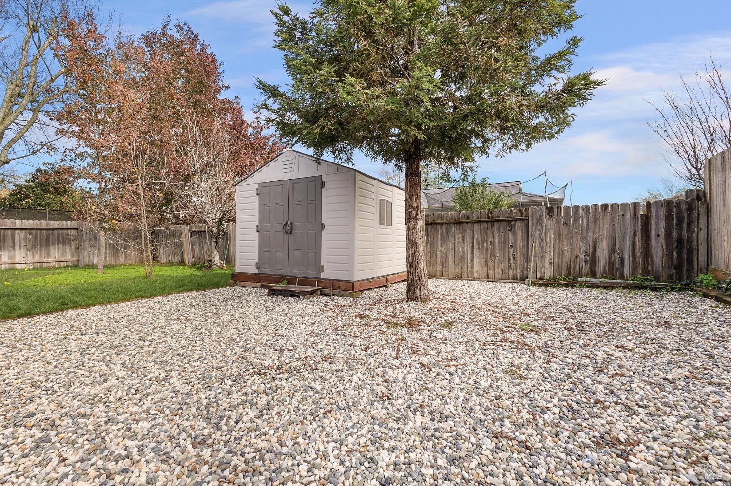 2420 Tamarisk Dr