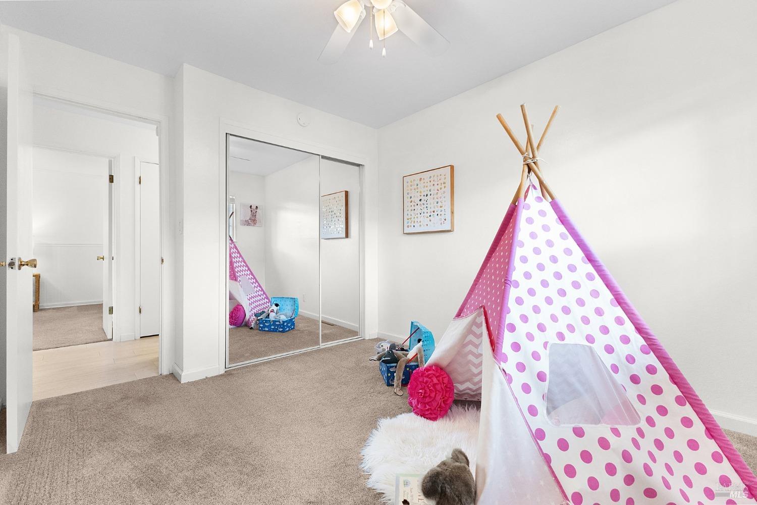 2420 Tamarisk Dr