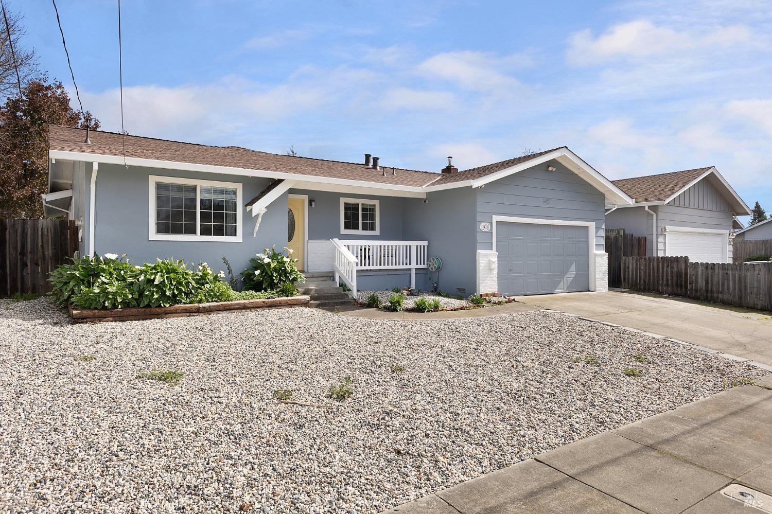 2420 Tamarisk Dr