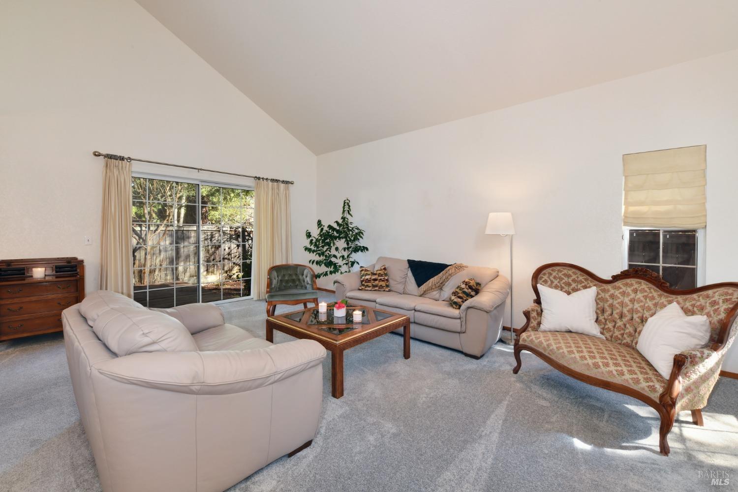 2653 Lago Oaks Dr
