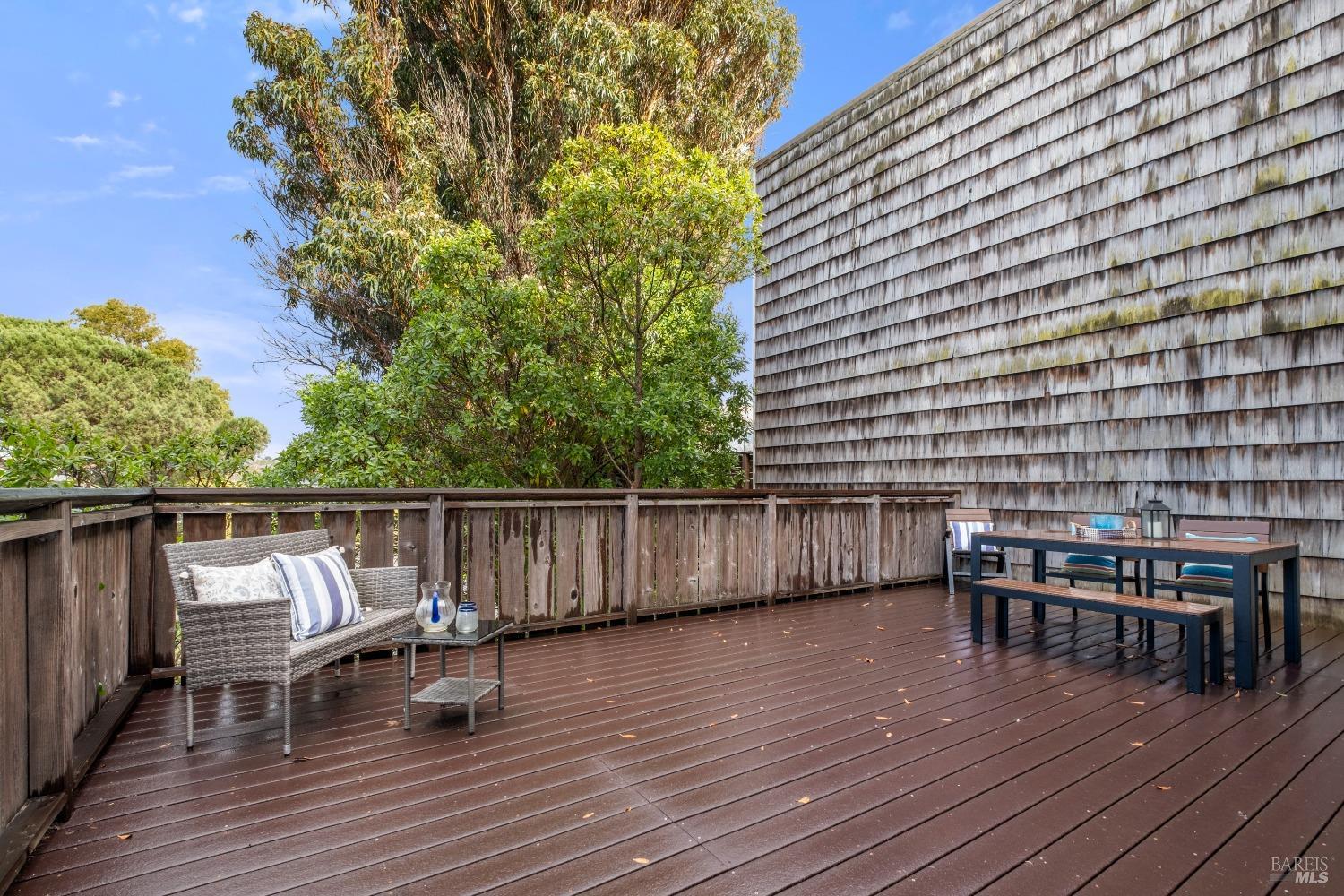 32 Mariner Green Dr