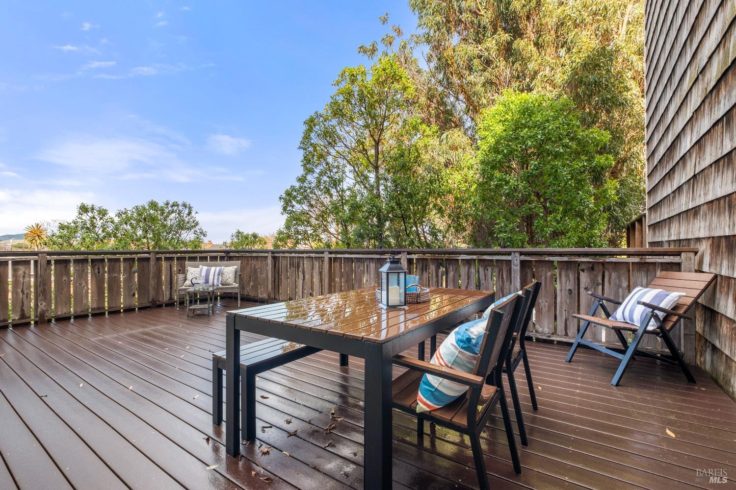 32 Mariner Green Dr