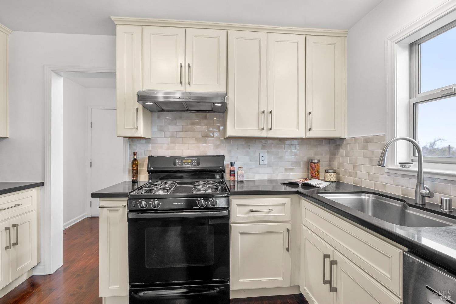 32 Mariner Green Dr