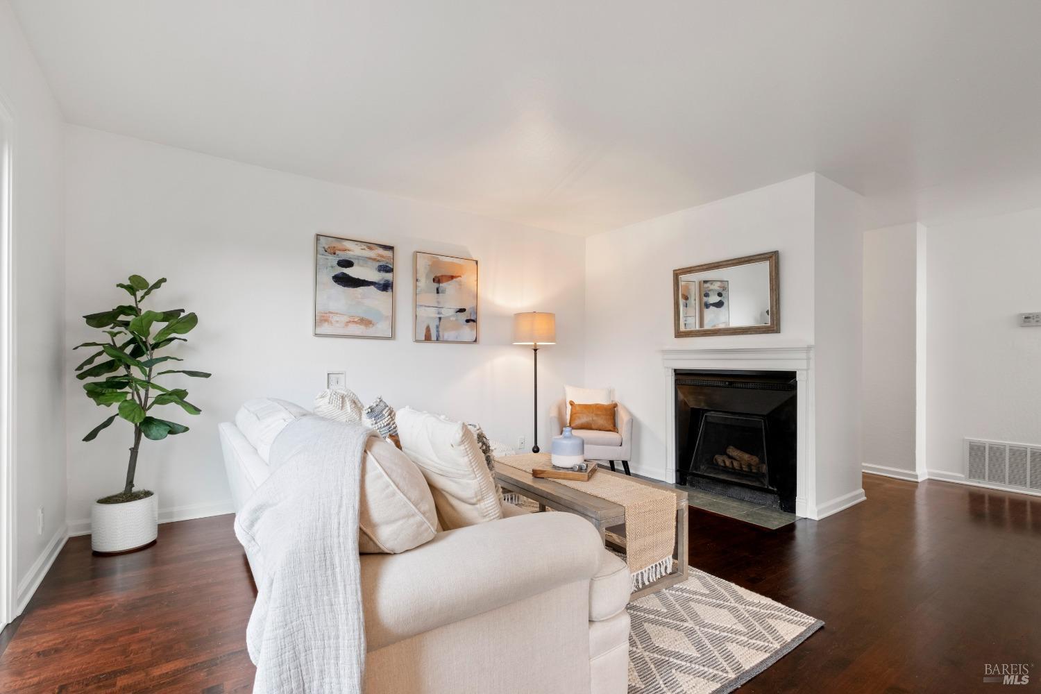 32 Mariner Green Dr