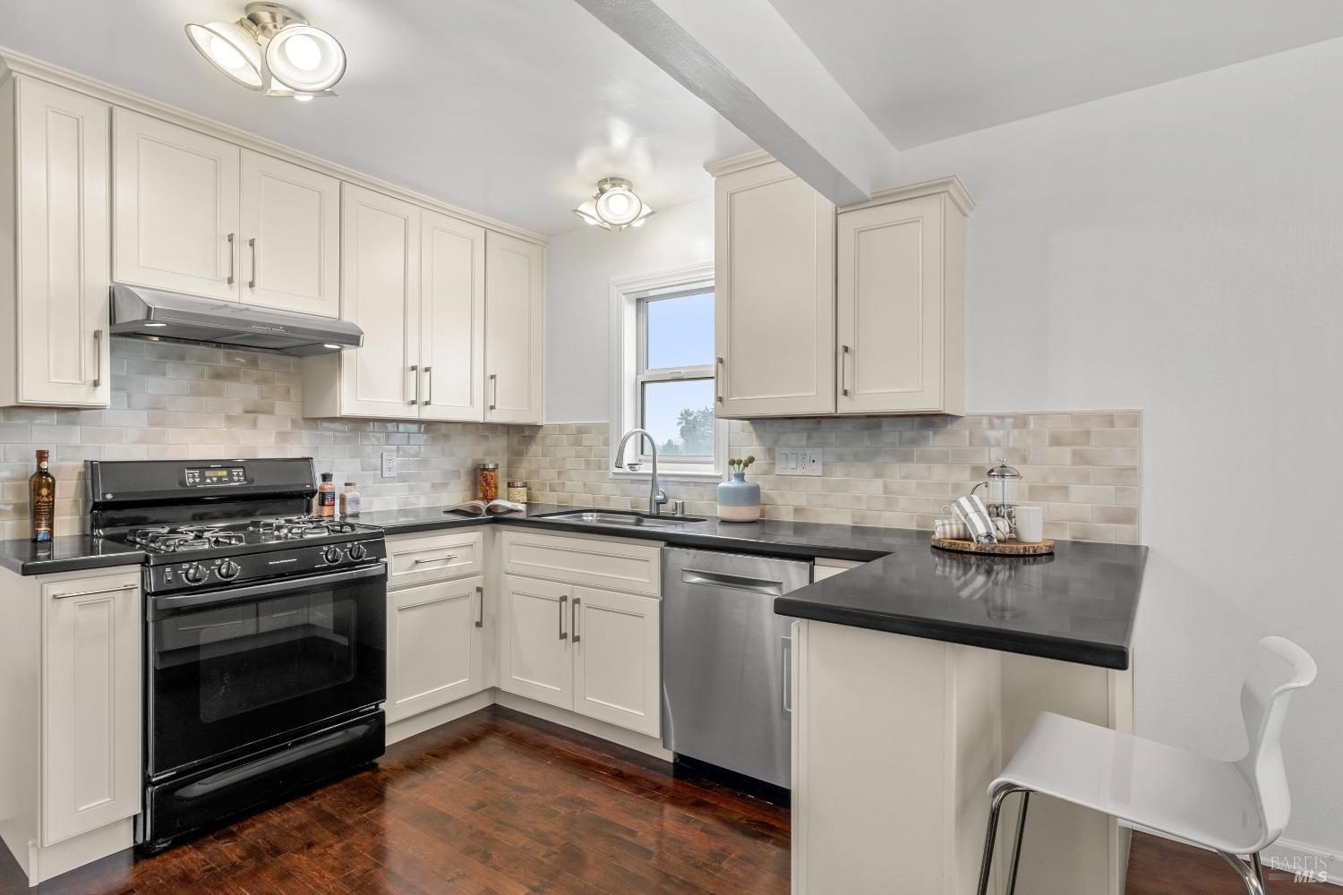 32 Mariner Green Dr