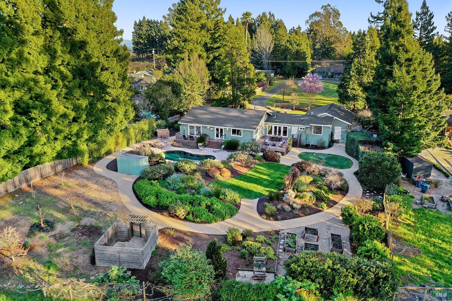 496 Gold Ridge Rd
