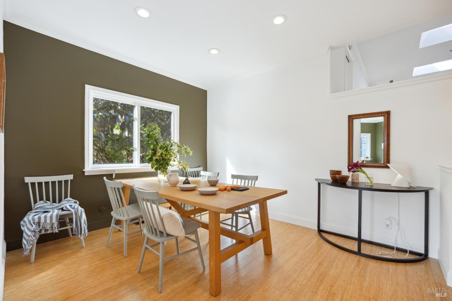 115 4th St