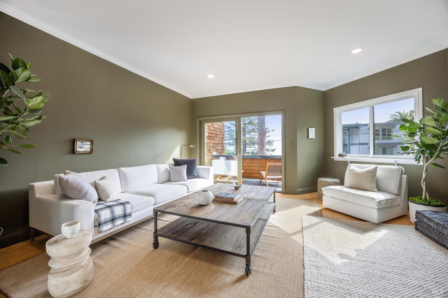 115 4th St