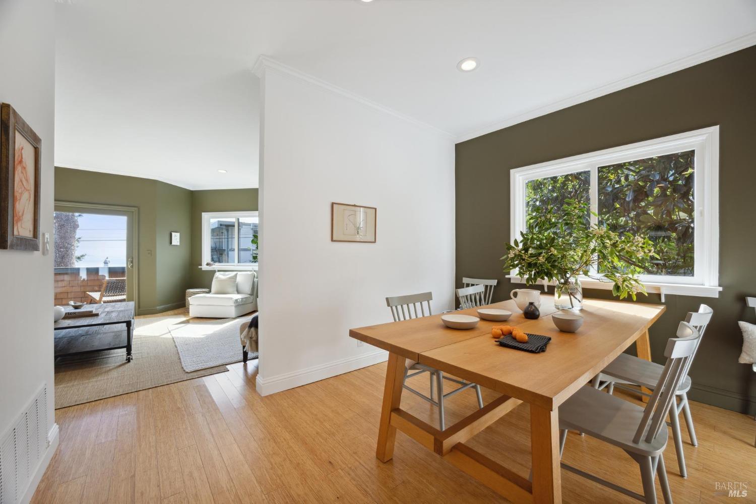 115 4th St