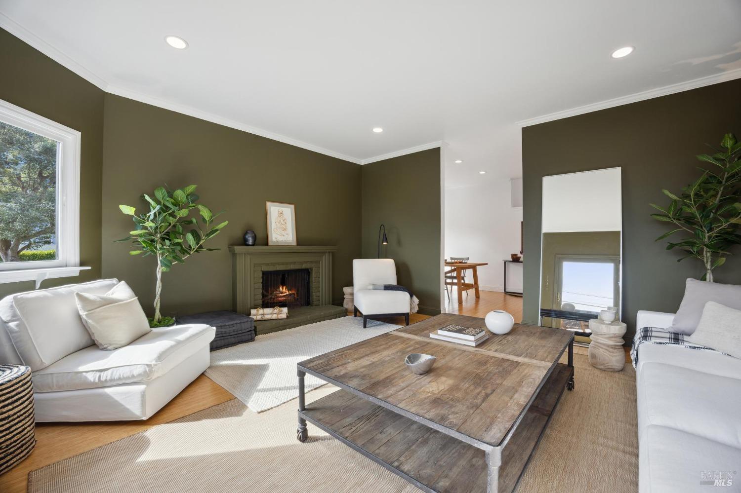 115 4th St