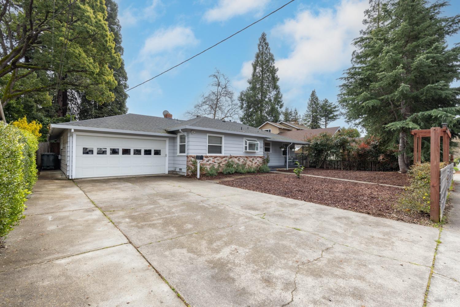 3444 Montgomery Dr