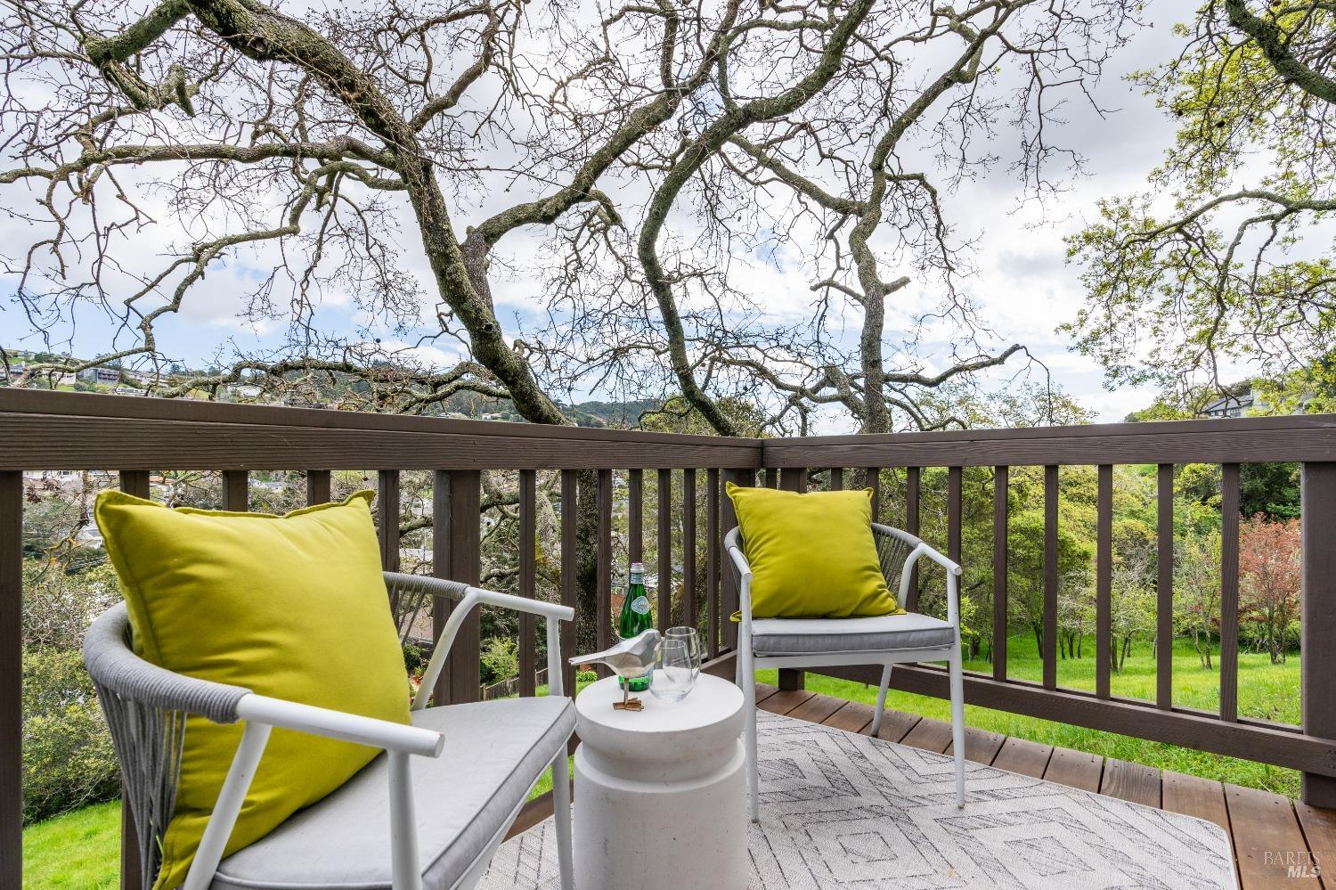 5 River Oaks Ct
