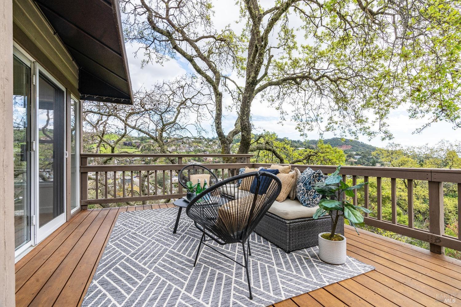5 River Oaks Ct
