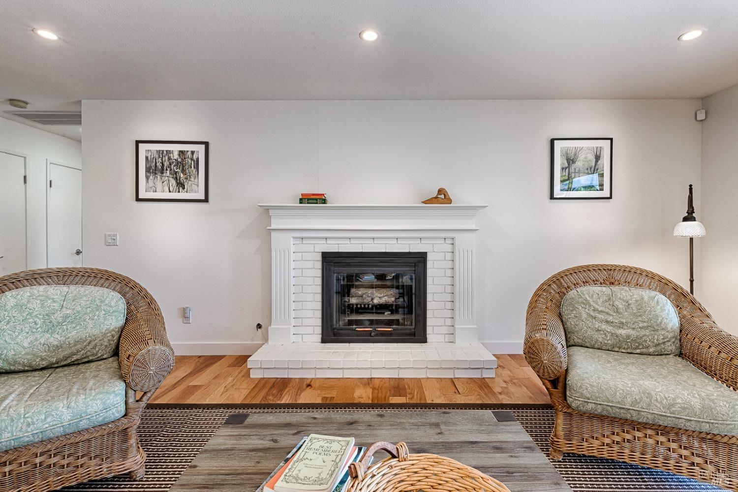 439 Twin Lakes Cir