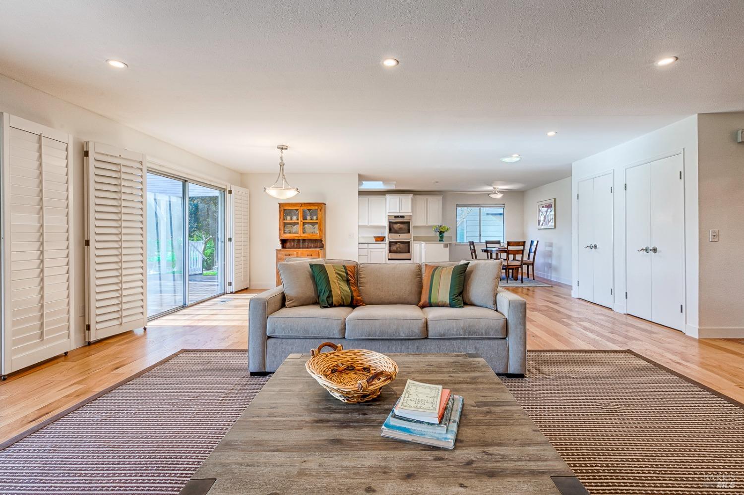 439 Twin Lakes Cir