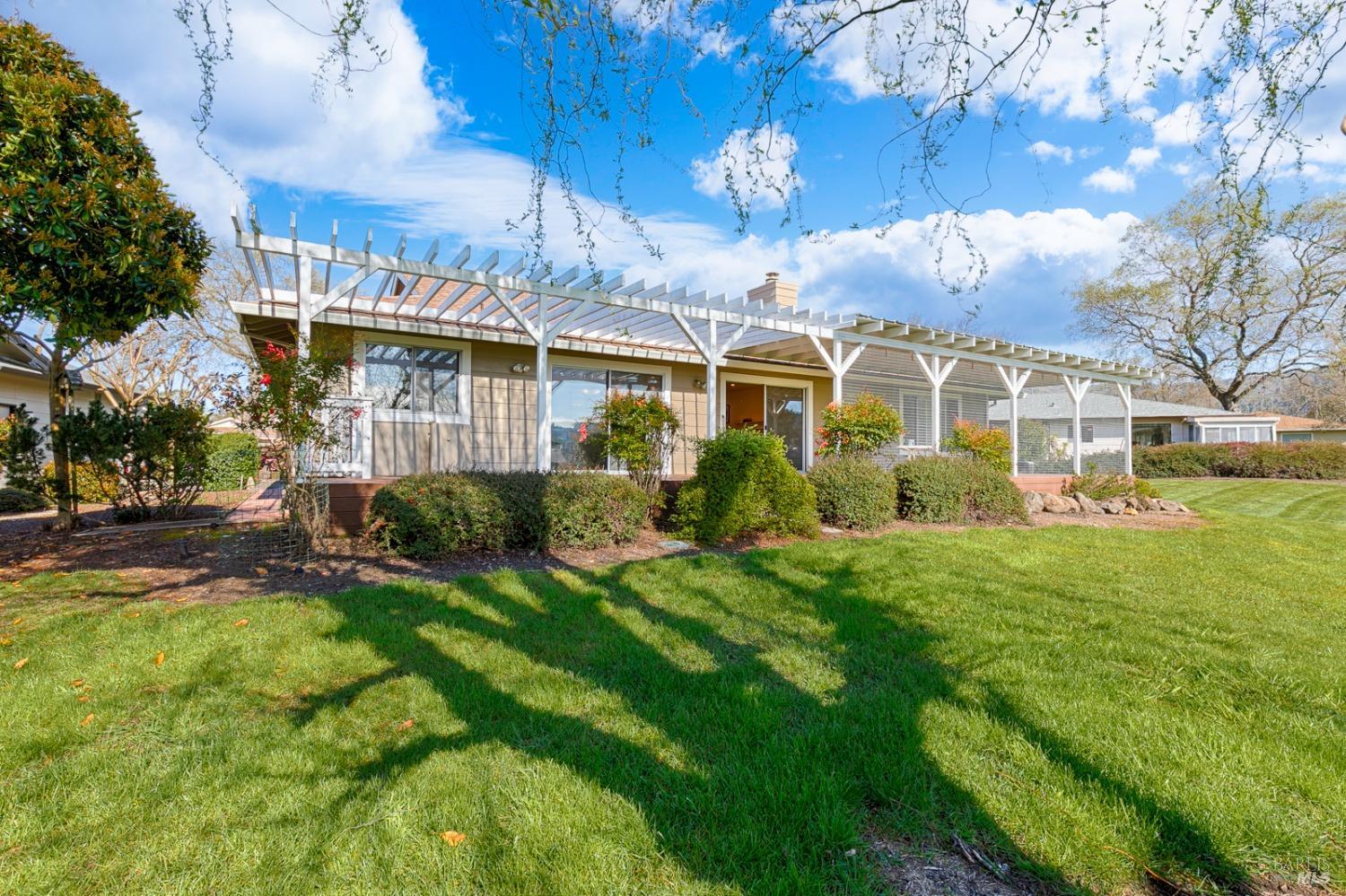 439 Twin Lakes Cir