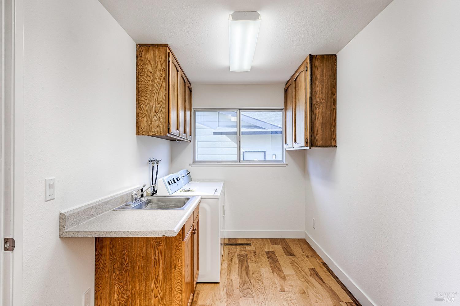 439 Twin Lakes Cir
